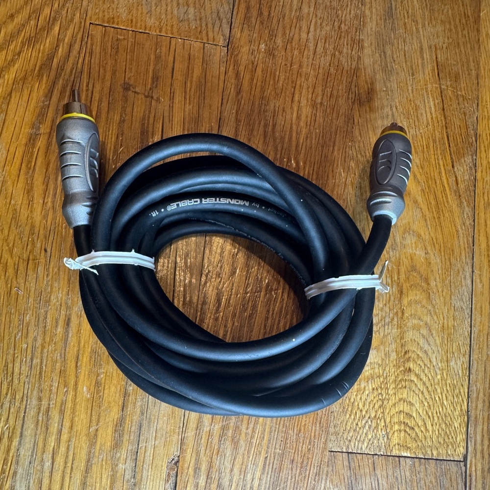 Monster Standard Video Cable THX V100 R-8  Video 8ft Gold Plated Untested